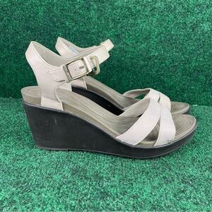Crocs Leigh II Crossstrap Wedge Sandal Women's Size 9 Oatmeal/Mushroom EUC